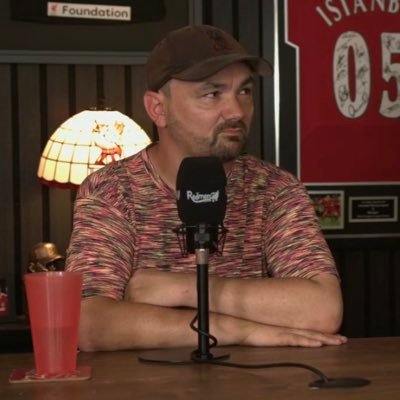 Ian Young ⚽️🎬📖📱's profile picture