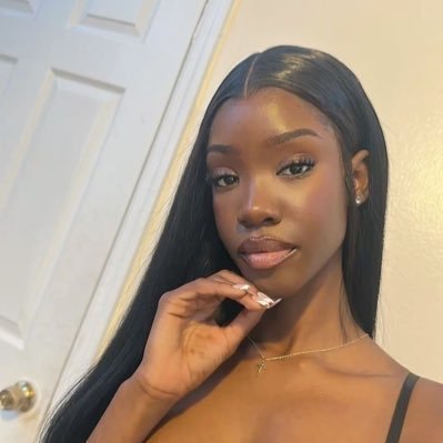 derahubss's profile picture