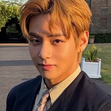 v's profile picture