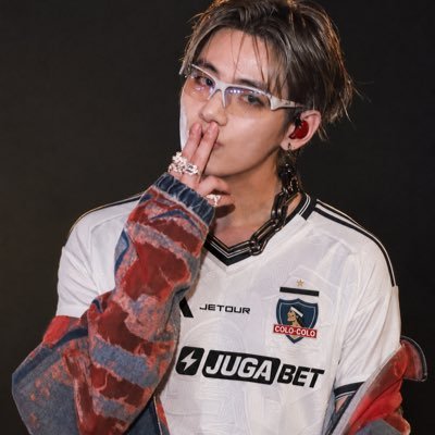 javii ×͜× BTS TIENE ESTADIO Y LA U NO 🤍🖤's profile picture