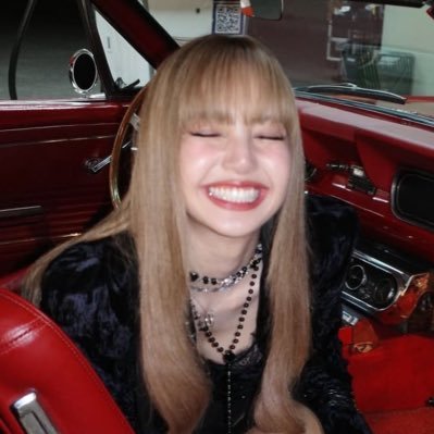 karo 🧛♀️'s profile picture