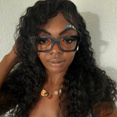 XoxoQueenmara's profile picture