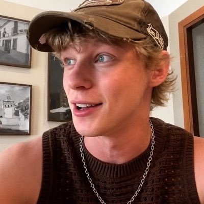 max's profile picture