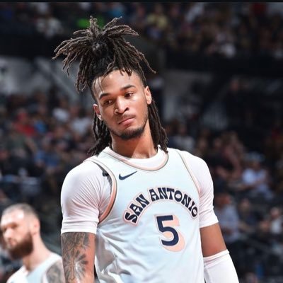 cj🏰's profile picture