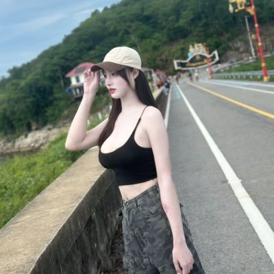 nichachi27160's profile picture