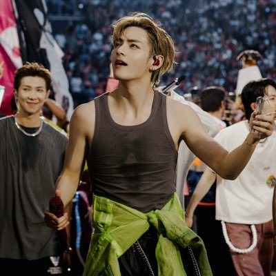 stuffed in his biceps🎀's profile picture