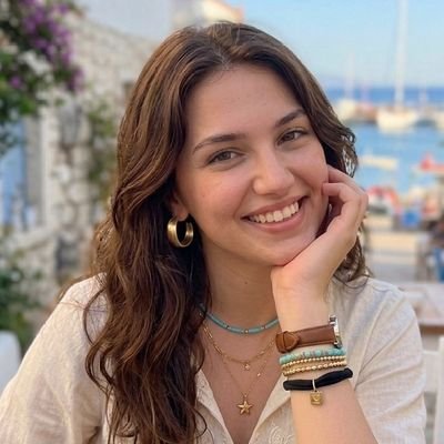 laraay35's profile picture