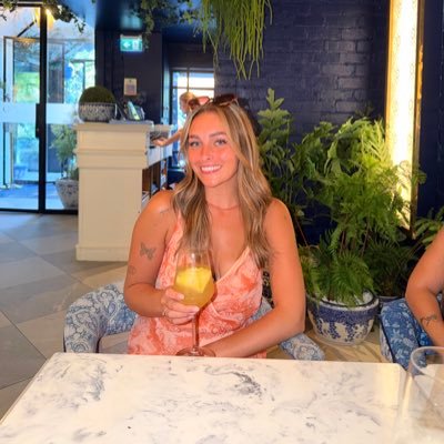 chlo 🍯🧸's profile picture