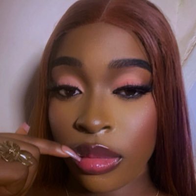 𝓛𝓪𝓾𝓻𝓪 ˚.🎀༘⋆'s profile picture