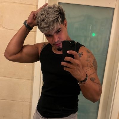 thehotboy77's profile picture