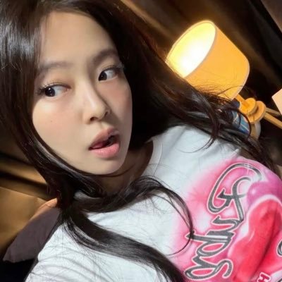  ً✰ saw jennie's profile picture
