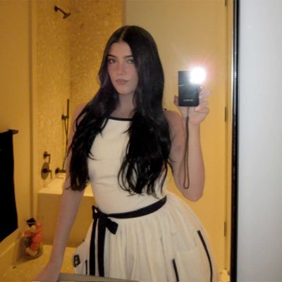 Charli's profile picture