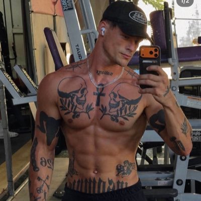 𝓨𝑜𝑢𝑟 𝕕𝕖𝕞𝕠𝕟 — Sebastian Gregor's profile picture