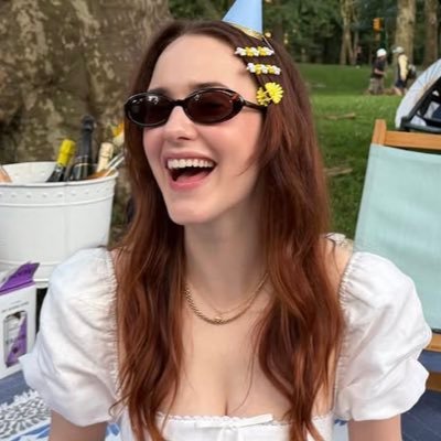 elenaslois's profile picture