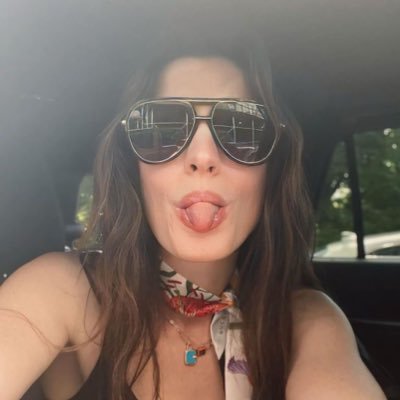 emily blunt's manager's profile picture