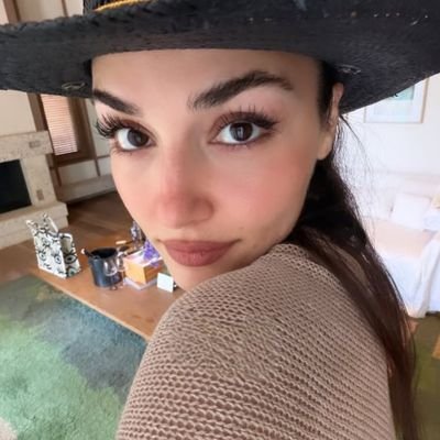 ela 🌻's profile picture