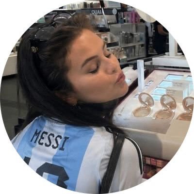 lara's profile picture