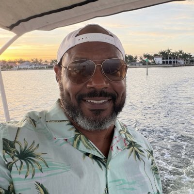 E 𝕏TEND's profile picture