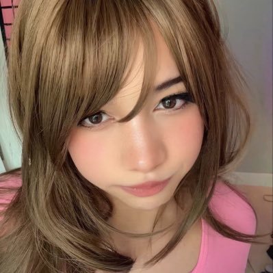 strawbunnzie's profile picture