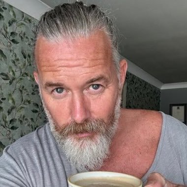 𝕷𝖔𝖗𝖉 𝕸𝖆𝖗𝖐 𝖔𝖋 𝕰𝖆𝖘𝖙 𝕮𝖑𝖊𝖛𝖊𝖑𝖆𝖓𝖉's profile picture