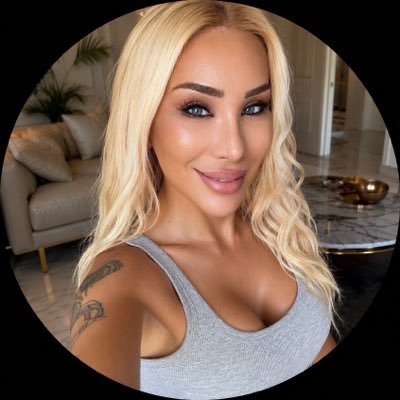 Mika slowana's profile picture