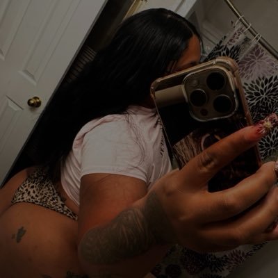 HennyNCrystalz's profile picture