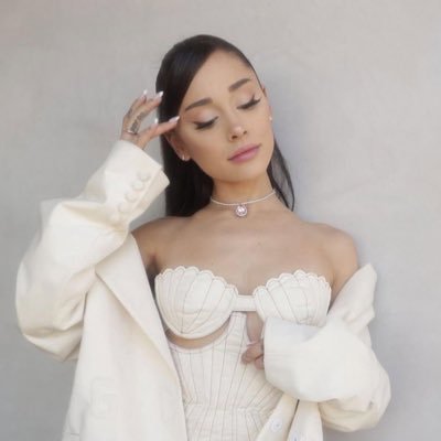 petalsarianaa's profile picture