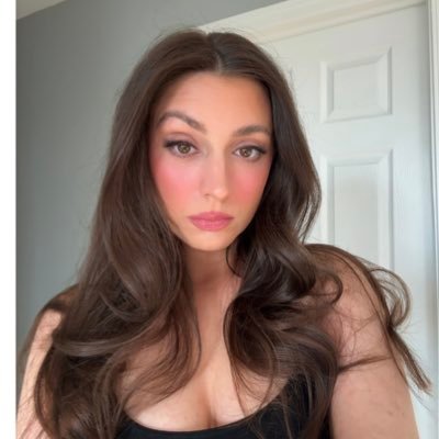 erika🌹 | (def no lower than a soft 6)'s profile picture