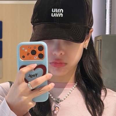;'s profile picture