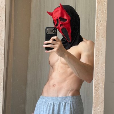 tomwearmask's profile picture