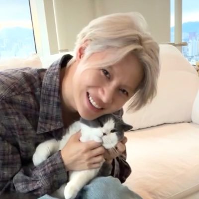 e-taem's profile picture