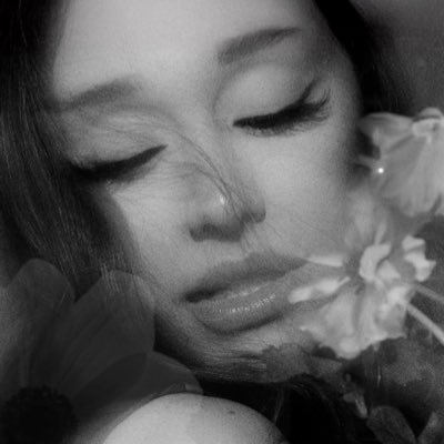 petalsarianaa's profile picture