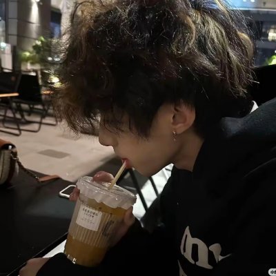 ChuanHu74524's profile picture