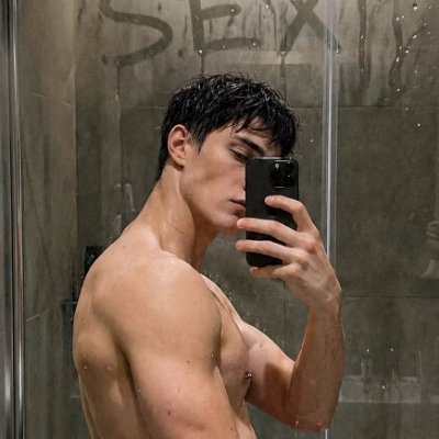 lo_weirdo's profile picture