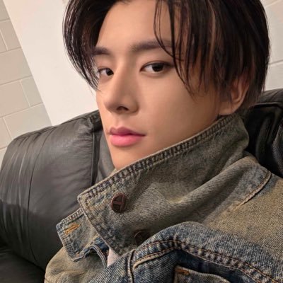 staruntold's profile picture