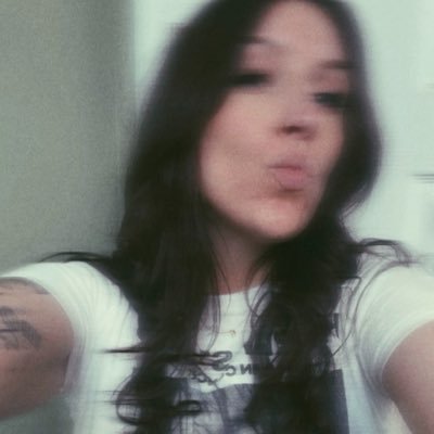 C O U R T N E Y's profile picture