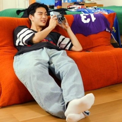 Kpop male socks's profile picture
