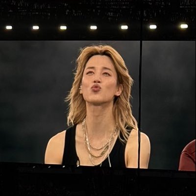 ze saw bts thrice?!!??!⁷'s profile picture