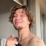 Nicolas profil fotoğrafı