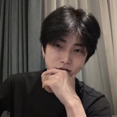 ⋆ ★ 사랑홍 ★ ⋆'s profile picture
