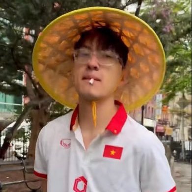 cold viet man nascar guy fuotball (blue check)'s profile picture