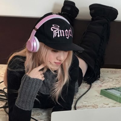 i's profile picture