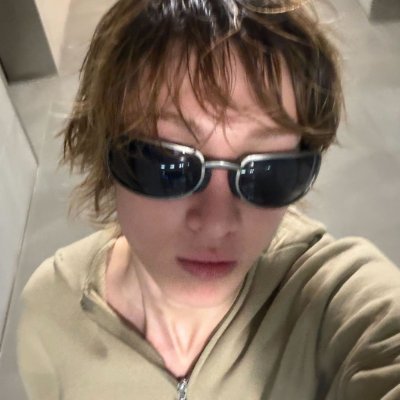 ★'s profile picture