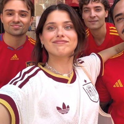anne ⋆｡°✩'s profile picture