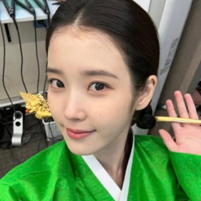 Amazing IU's profile picture