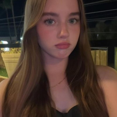 Jenn 🌊 🤍's profile picture