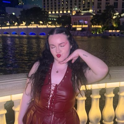 holly ☆'s profile picture