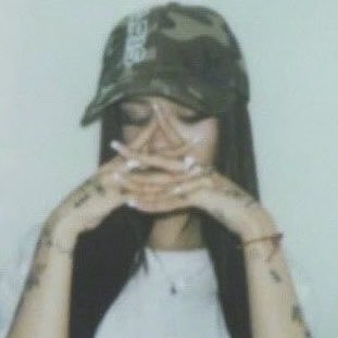 †'s profile picture