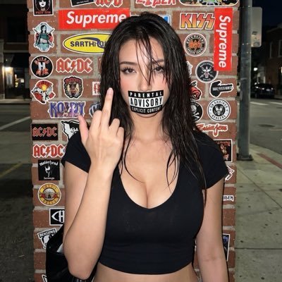 parisreevess's profile picture