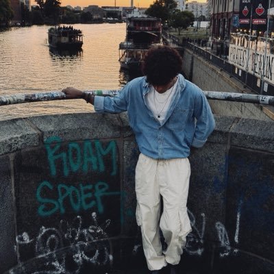 L's profile picture